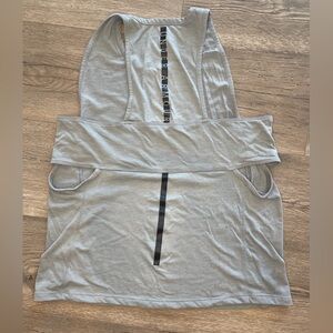 Women’s under armor workout top size medium